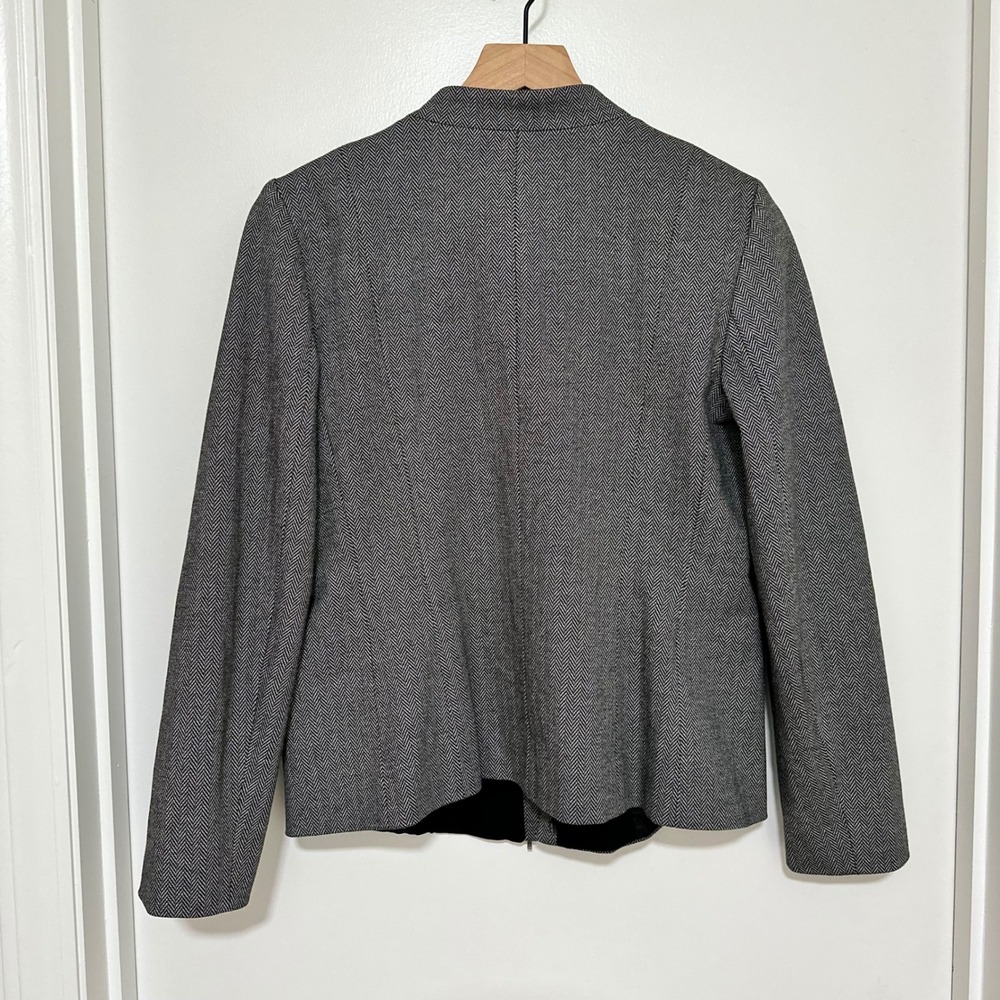 TALBOTS | Italian Luxe Knit Herringbone Front‎ Zip Collarless Blazer Jacket, 8 - Picture 4 of 8